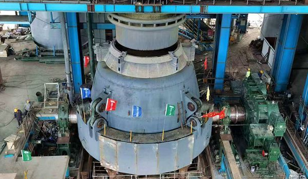 中国十七冶承建防城港钢铁基地项目转炉推炉完成