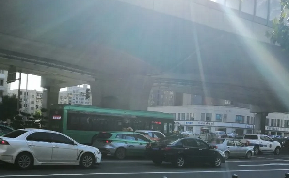 天津：采取“并联式查验” 有效提升绿通车辆通行效率